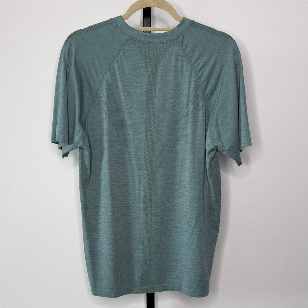 All In Motion Green Performance Tee – Textured Athletic Shirt – Size L - Picture 2 of 2